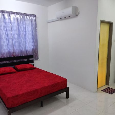 2Storey Asraf'S Homestay Seri Iskandar Esterno foto