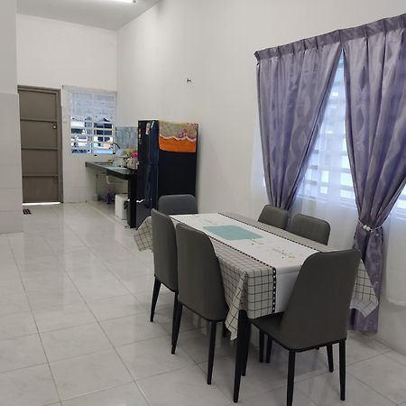 2Storey Asraf'S Homestay Seri Iskandar Esterno foto