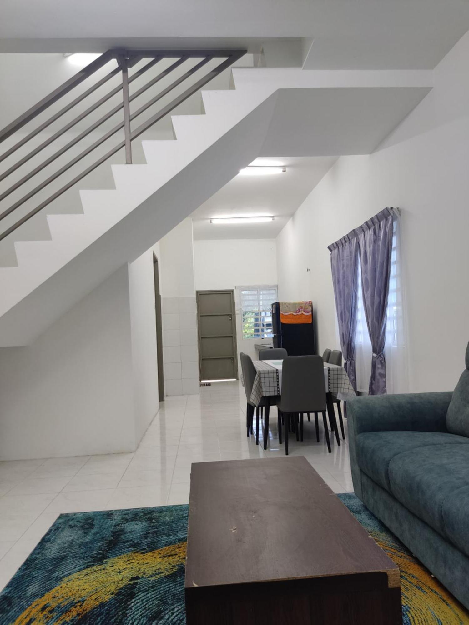 2Storey Asraf'S Homestay Seri Iskandar Esterno foto